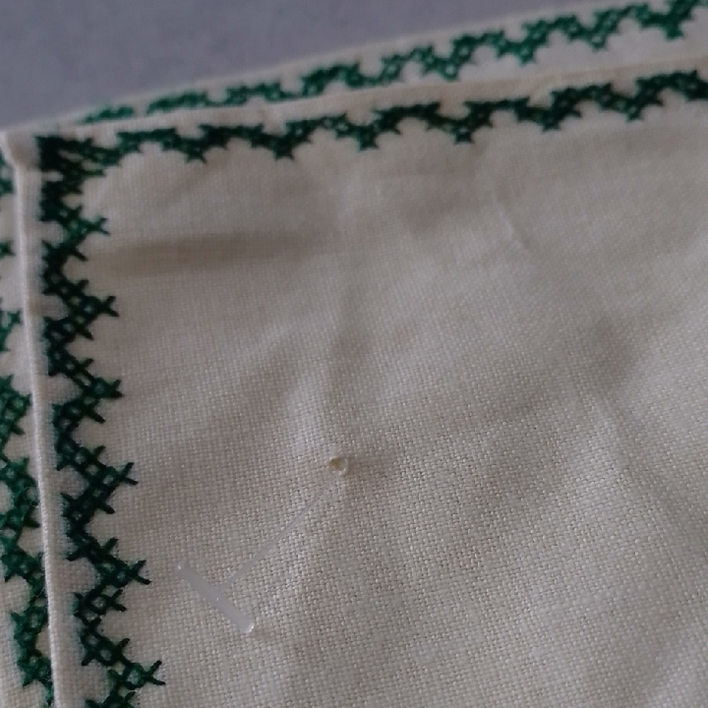Vintage Hand Embroidered Floral Tablecloth - Picture 5 of 6